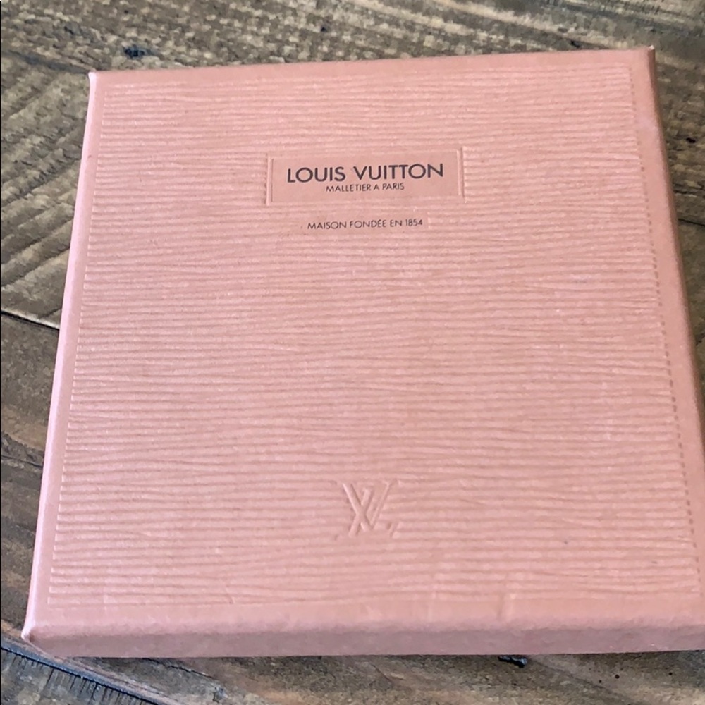 Lv Box - image 1
